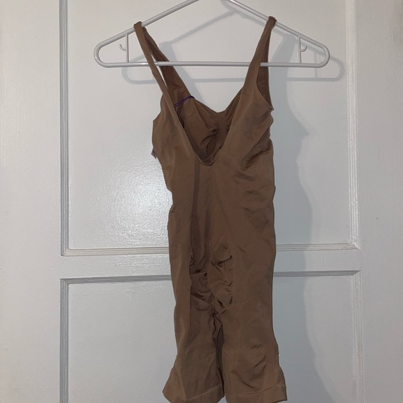 Yitty/Fabletics Nearly Naked Shaping Mid Thigh Bodysuit M/L - Picture 7 of 8